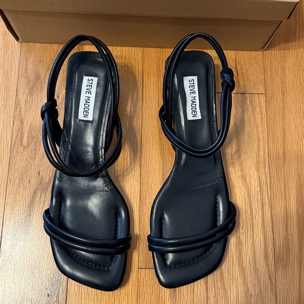 Like New STEVE MADDEN Black Hattie Strappy Sandals, 9 - Picture 5 of 7